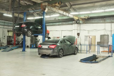 Bir araba tamirhanesinin resmi