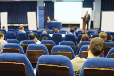 konferans salonunda toplantı