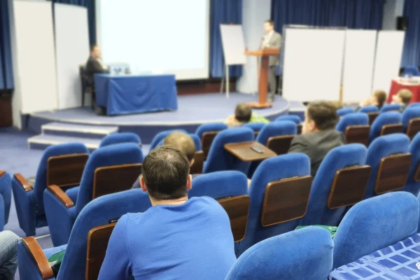 Möte i en konferenssal — Stockfoto