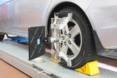 Bir araba tamirhanesinin resmi