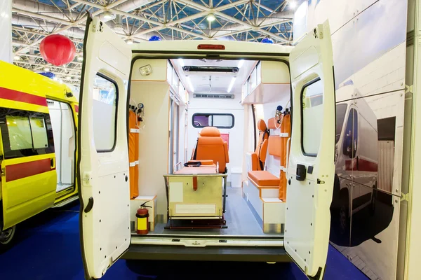 Interiören i en tom ambulans bil — Stockfoto