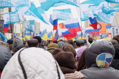 MOSCOW - 15 Mart 2014 tarihinde Rusya 'nın Moskova şehrinde Rusya' nın Kırım 'da ayrılıkçılığa destek vermesi ve Ukrayna' daki savaşa karşı savaş karşıtı eylemlerin tezahürü. O gün Moskova 'daki tek dışavurum bu değildi. Sadece bu.