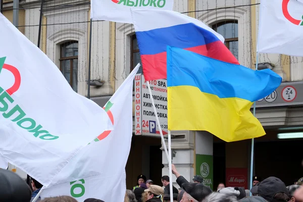 モスクワ 3月15日 2014年3月15日にロシアのモスクワで開催されたクリミア半島の分離主義へのウクライナとロシアの支援での戦争に対するマスコットの抗議行動 その日のモスクワでの唯一の症状ではありませんでした それだけだ — ストック写真