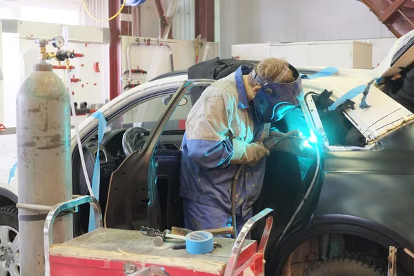 Un garaje de reparación de coches — Foto de Stock