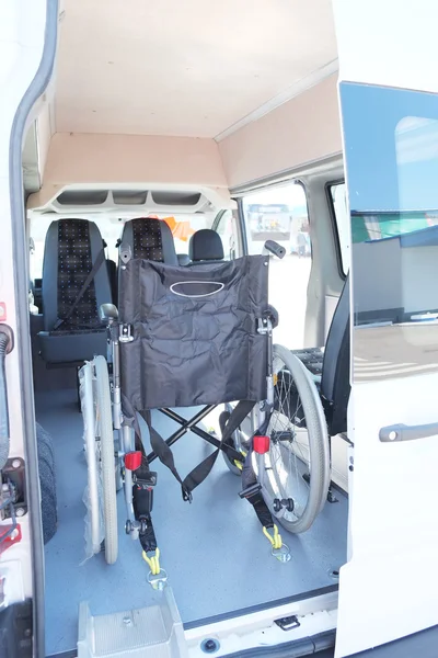 Invalidní vozík v autobuse — Stock fotografie