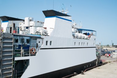 bir yatakta bir gemi stand