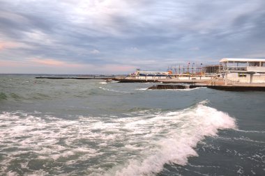 zonsondergang op een strand