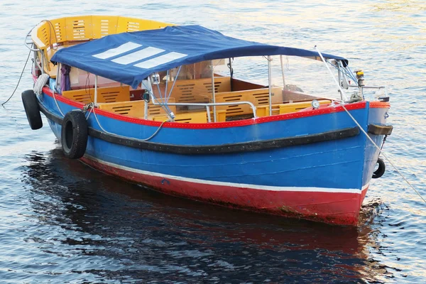 Моторная лодка — стоковое фото