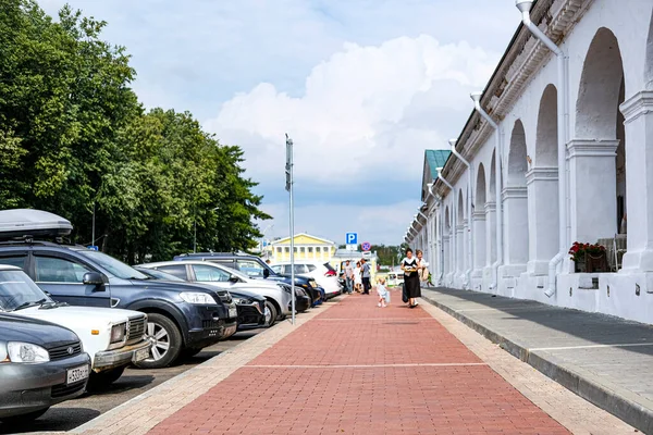 Kostroma Rusia Agosto 2021 Coches Aparcamiento Público Kostroma Rusia — Foto de Stock