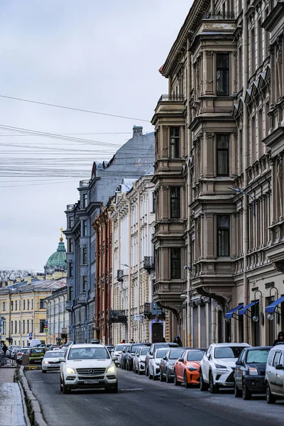 2021年11月23日 俄罗斯圣彼得堡 在圣彼得堡停车场上的汽车 — 图库照片