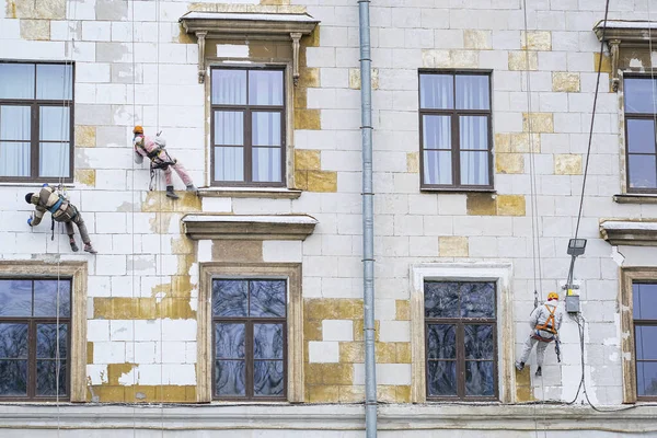 Steeplejacks Work Wall House Petersburg Russia — Stock Photo, Image