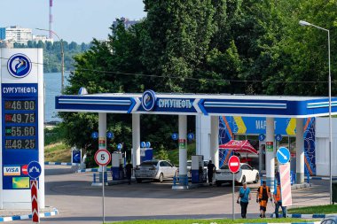 Voronezh, Rusya - 18 Temmuz 2021 Voronezh 'in merkezindeki sokak broşür istasyonu