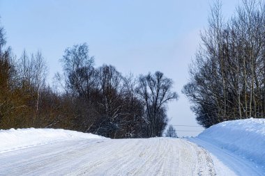 Kış yolu görüntüsüyle manzara