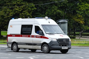 Moskova, Rusya - 8 Ağustos 2021: Moskova, Rusya 'daki ambulans