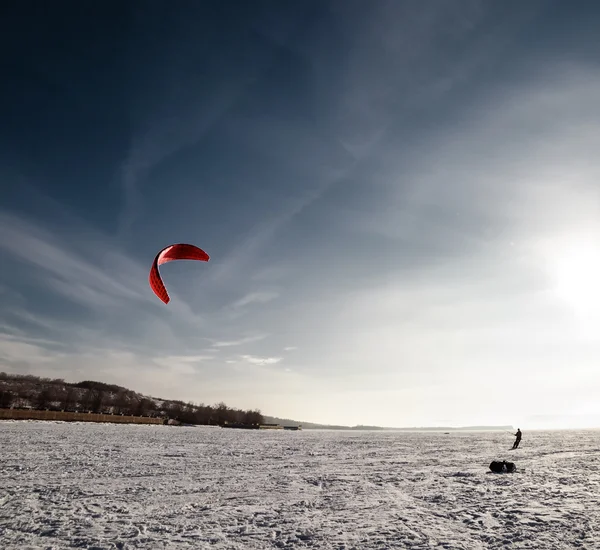 Kiteboarding ou pipa de neve — Fotografia de Stock