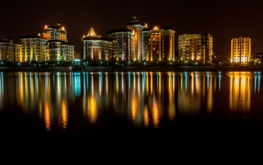 Geceleri aydınlatılan Kazakistan başkenti astana