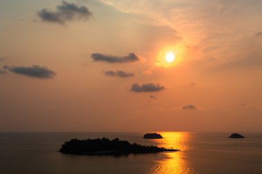 Günbatımında Adaları