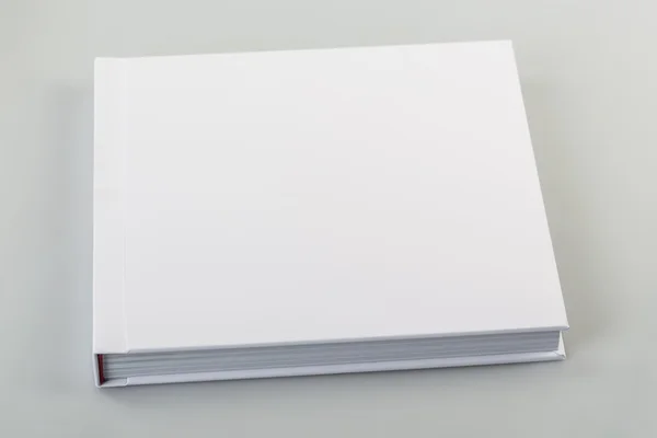 Libro en blanco cubierta blanca — Foto de Stock