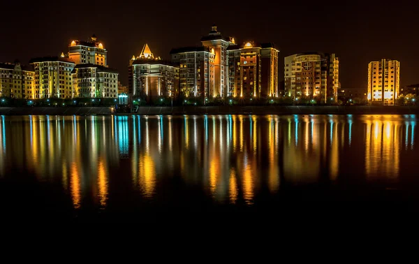 Столица Казахстана Астана освещена ночью — стоковое фото