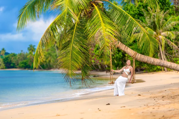 Girl on a tropical island — Stock Photo, Image