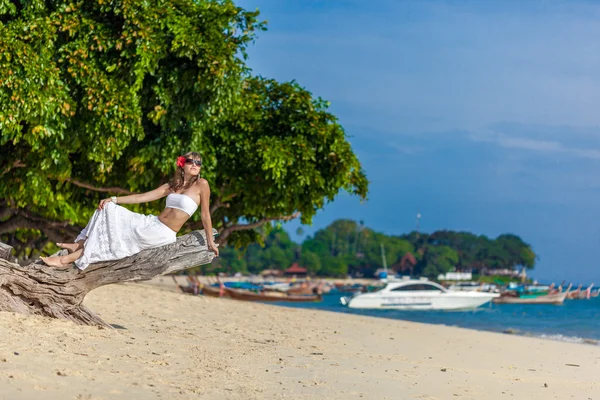 Girl in white on the beach — Stock Photo, Image