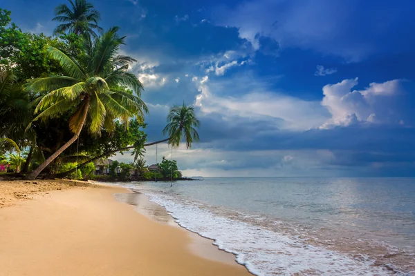Paradiso natura, acqua di mare, estate e casa d'albergo sul tropico — Foto Stock