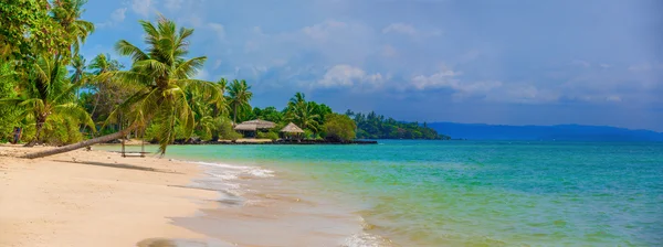 Belle plage sur l'île — Photo