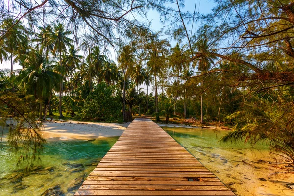 Puente de madera — Foto de Stock