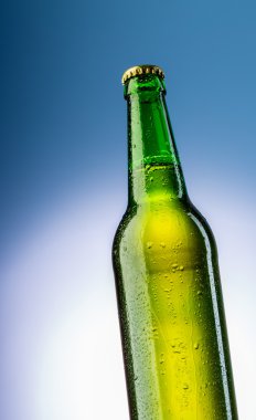 yeşil şişe bira damla