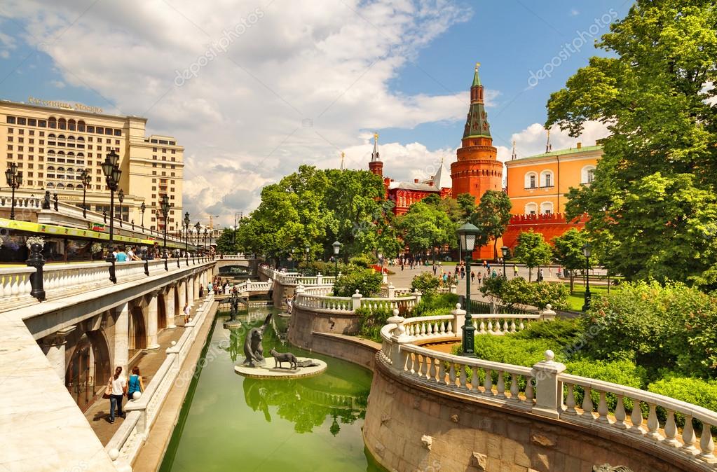 Alexandrovsky Garden Moscow Russia Stock Editorial Photo C Olgysha 47363263