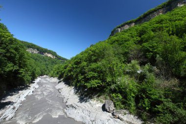 hızlı nehir dar