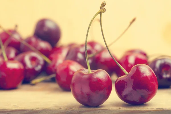 Fresh red cherries — Stock Photo, Image