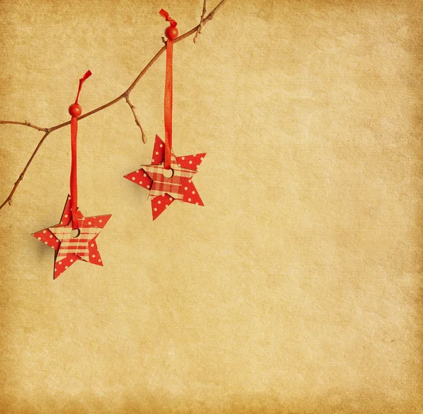 Kerstdecoratie opknoping over papier achtergrond — Stockfoto