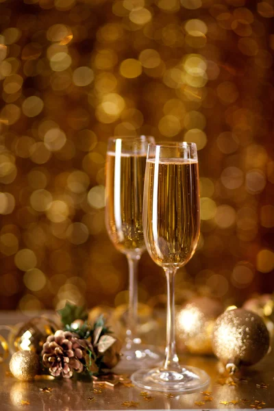 Twee glazen champagne. — Stockfoto