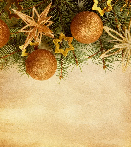 浅褐色的纸张背景与圣诞边框 — 图库照片