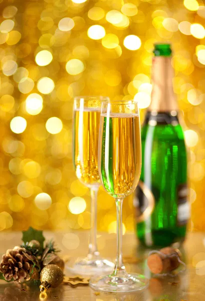 Two glasses of champagne — Stock Photo, Image