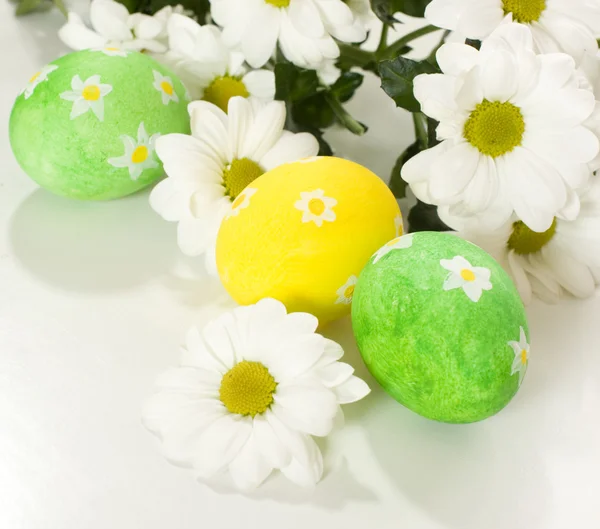 Húsvéti tojás és virág — Stock Fotó