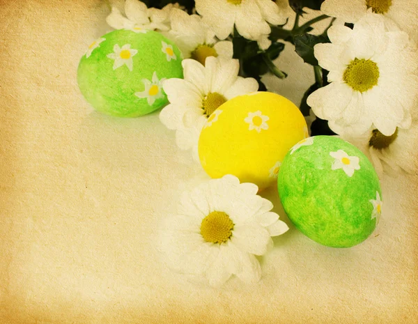 Ovos e flores de Páscoa — Fotografia de Stock