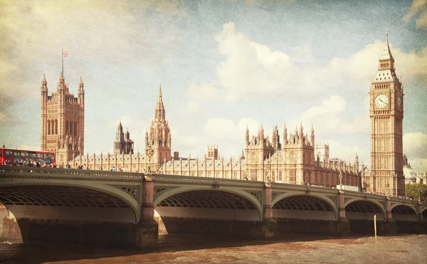 O Palácio de Westminster, a Torre Elizabeth e a Ponte Westminster — Fotografia de Stock