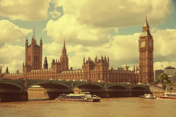 Casa do Parlamento com torre Big Ban em Londres — Fotografia de Stock