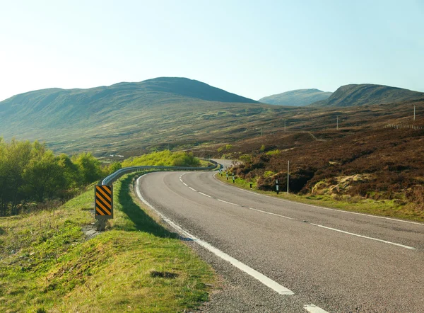 Route de campagne. Highlands écossais. Royaume Uni . — Photo