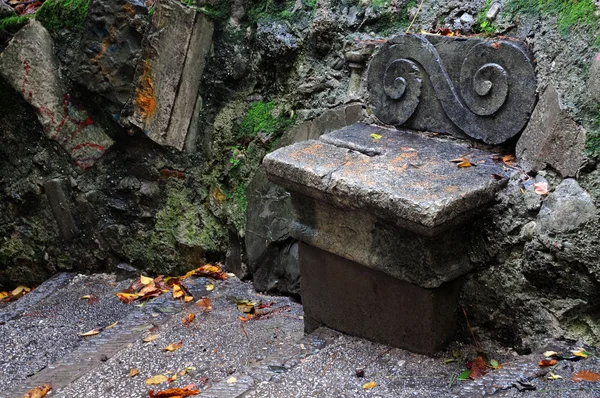 Lone Stone Bench — Stock Photo, Image