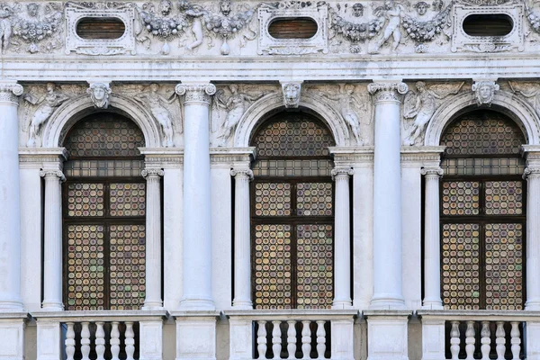 Fenster der Nationalbibliothek von st mark — Stockfoto