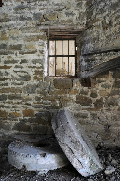 Millstones in the Abandoned Mill — Stock Photo, Image