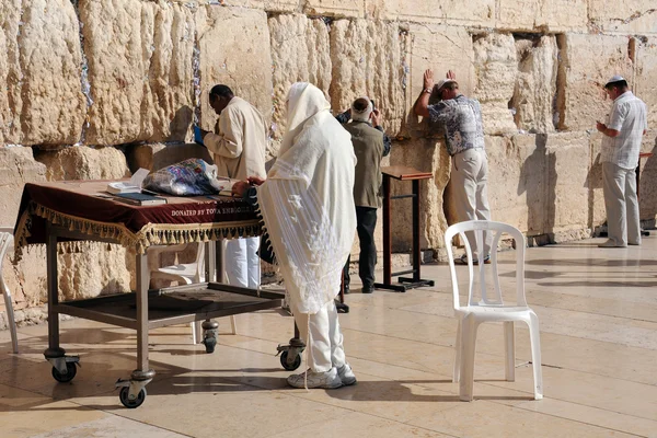 Les fidèles juifs au mur des lamentations — Photo