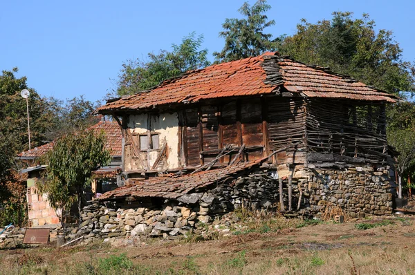 Delvis skadade hus — Stockfoto