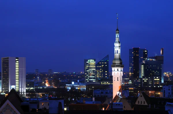 Tallinn in de nacht — Stockfoto