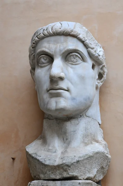 Hoofd van keizer Constantijn standbeeld Rechtenvrije Stockafbeeldingen