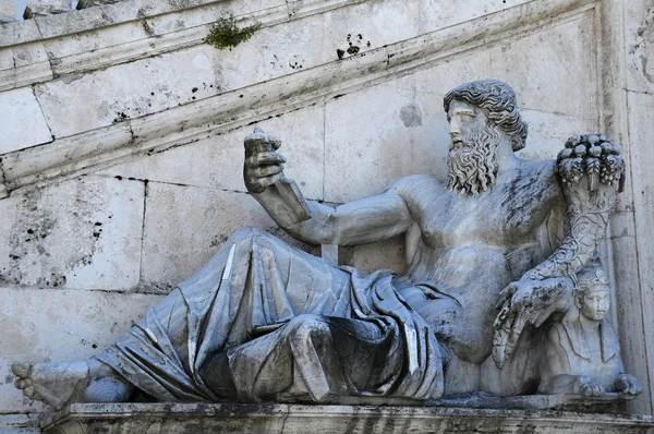 Antica statua del fiume Nilo Dio — Foto Stock