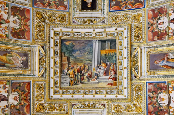 Galleria Soffitto nel Museo Vaticano — Foto Stock